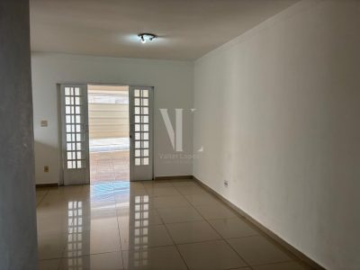 CASA 3 QUARTOS SENDO UMA SUITE PROX A APAE BAURU